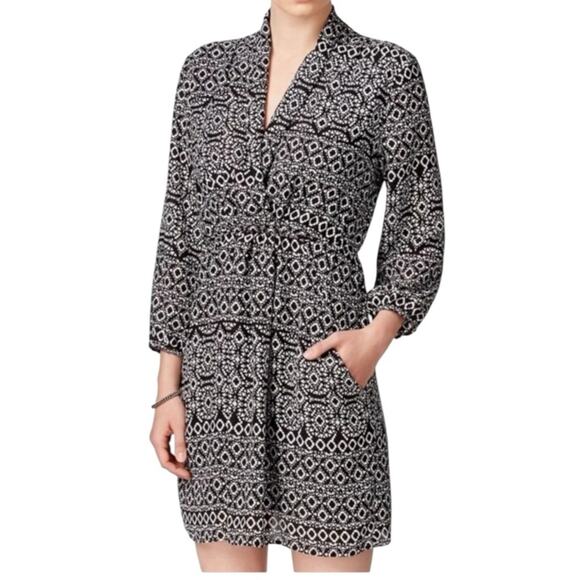 BAR III Black White Geometric Wrap Dress Size Large 3/4 Sleeve V-Neck - Picture 13 of 13